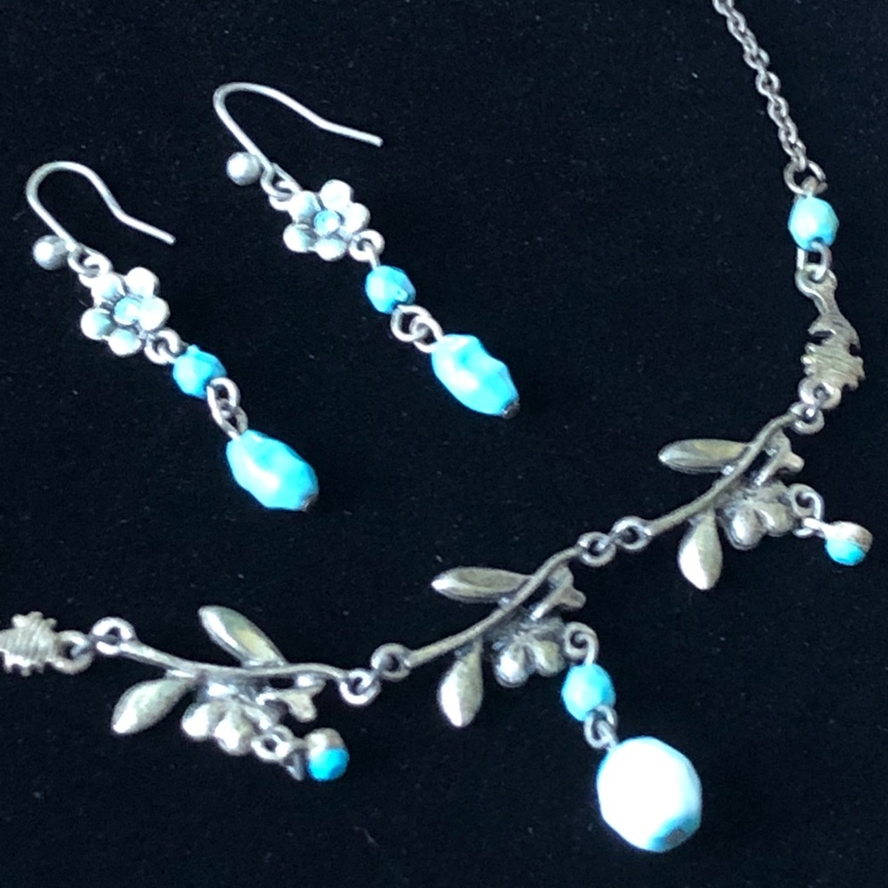 Vintage turquoise necklace and earrings